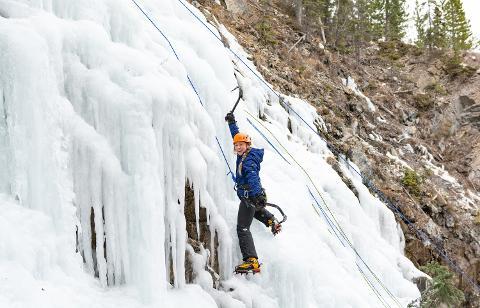 ICE CLIMBING IN BANFF AND LAKE LOUISE - CANADA