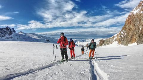 SKI TOURING BETWEEN ECRINS AND COL D'IZOARD - FRANCE